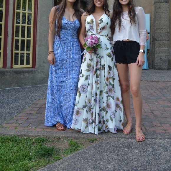 Faviana Dresses & Skirts - Faviana Floral Print Chiffon Prom Dress